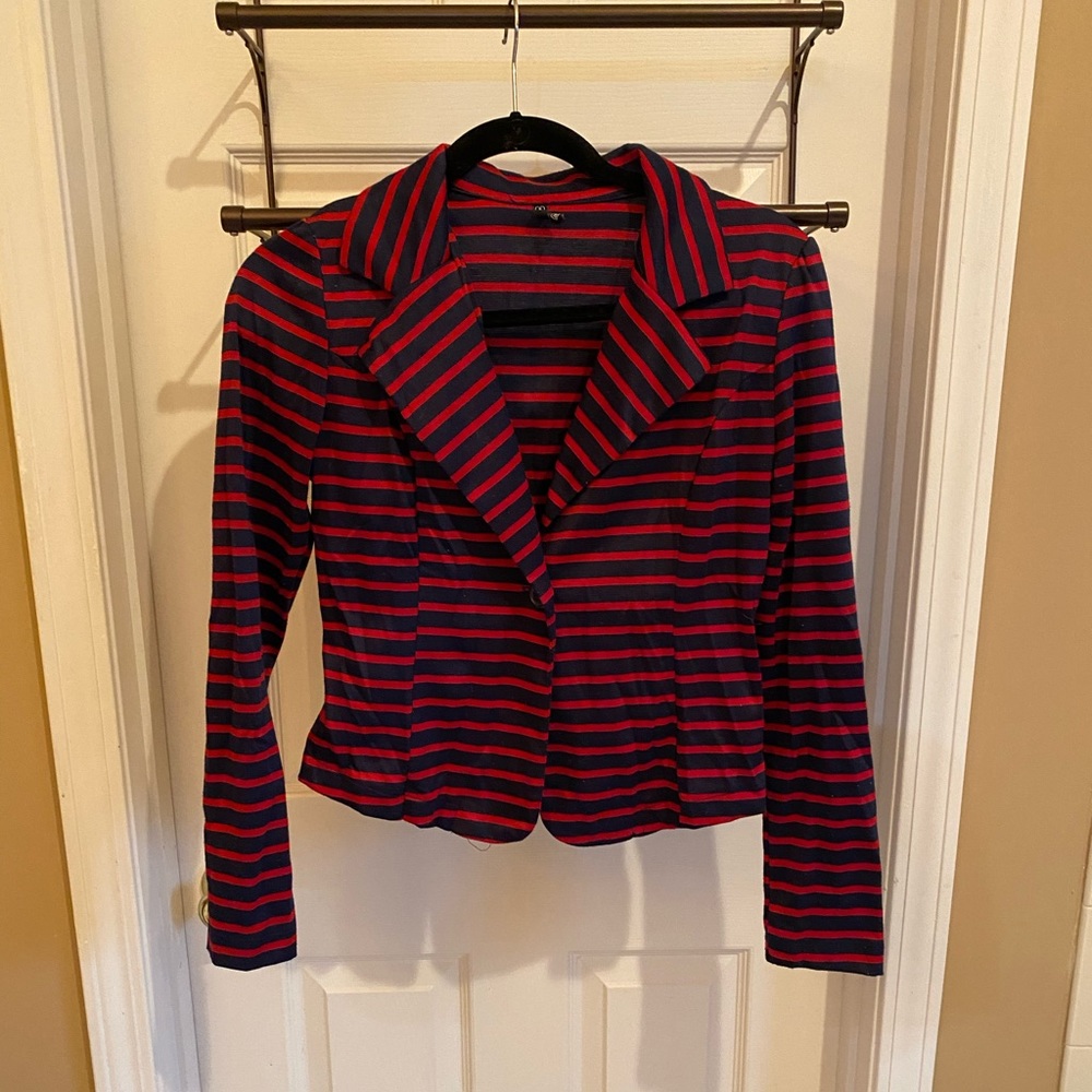 Super cute & professional blazer!